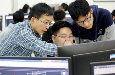 探寻非金属矿产业科学产教深度融合的“金钥匙”——记秦广超团队碳酸钙技术研发